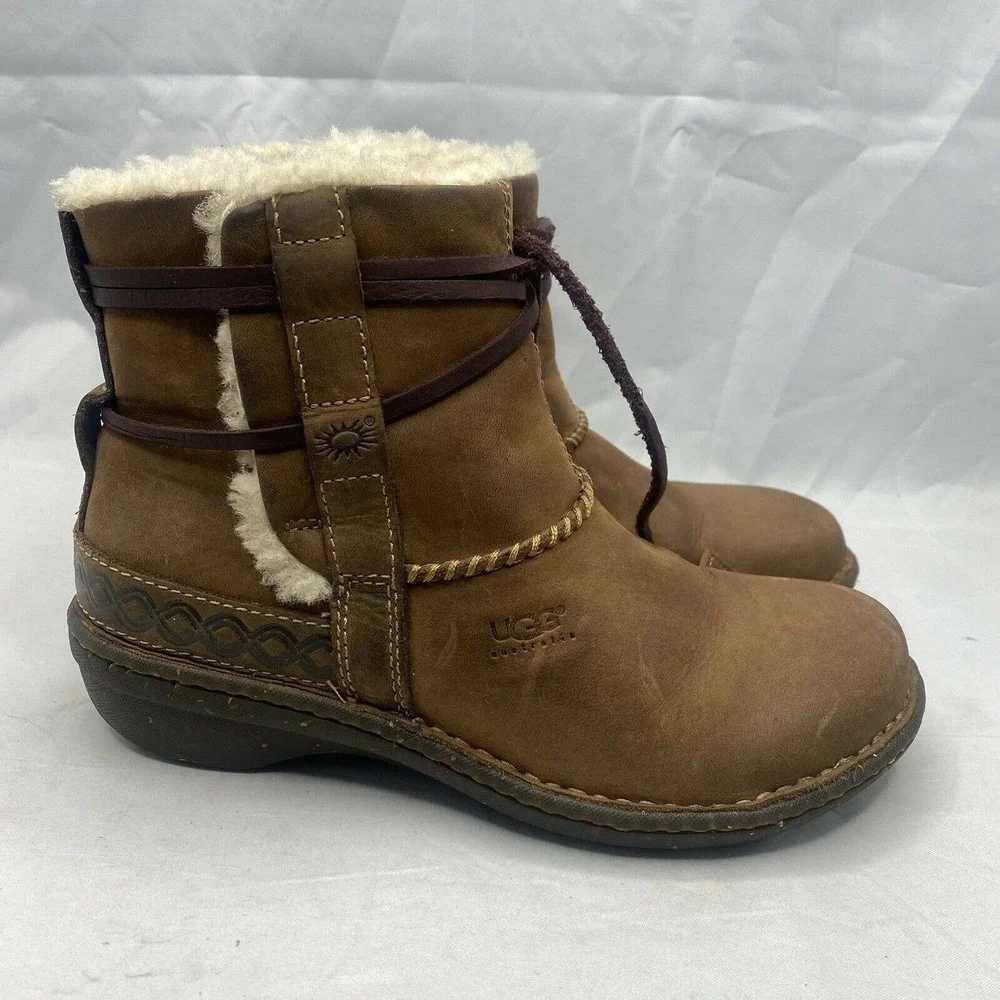 UGG 5136 Cove Womens Brown Nubuck Leather & Shearling Lined Boots Booties Size 7